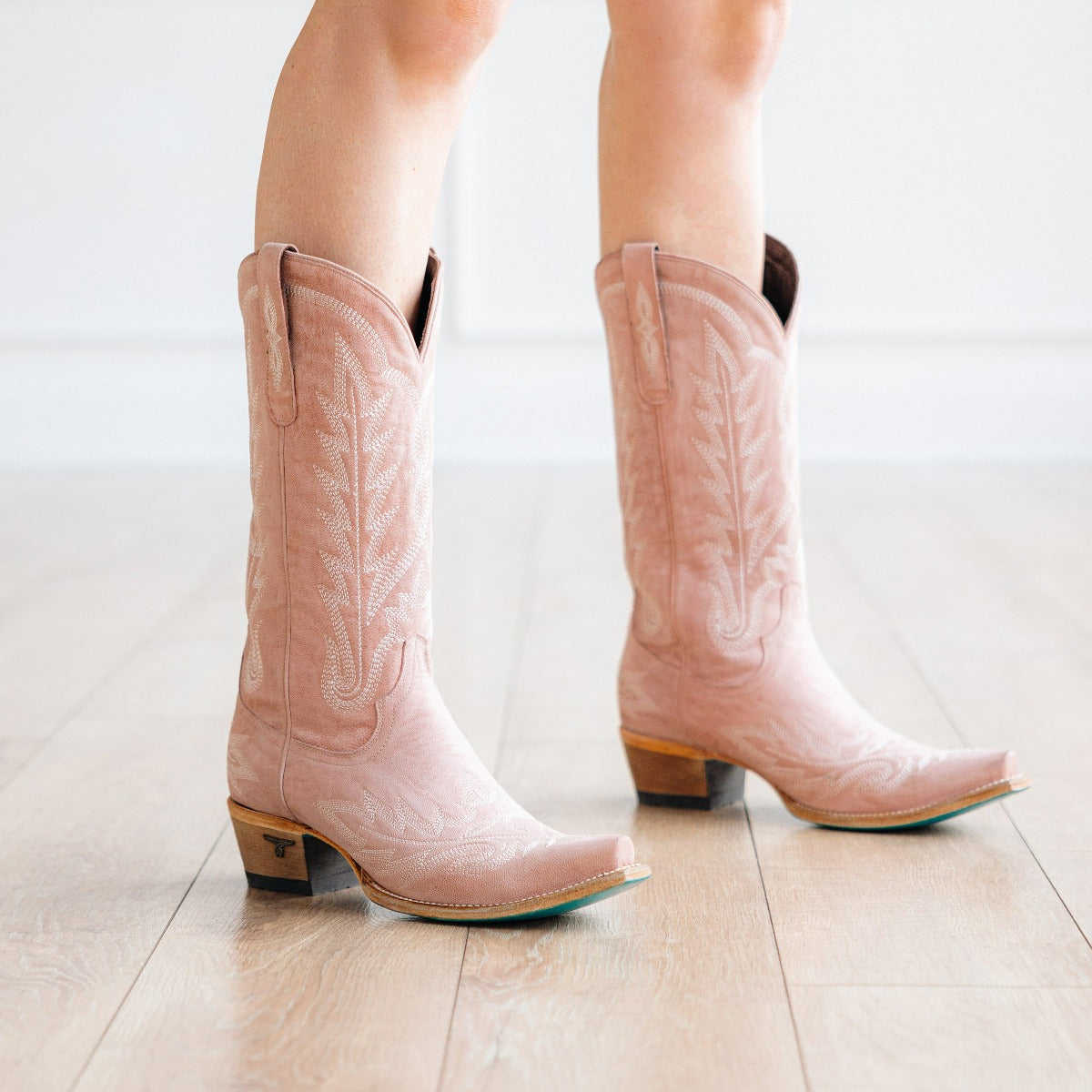 Baby pink hot sale cowgirl boots