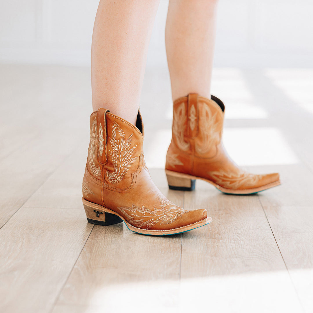 Snip toe western booties Outlet
